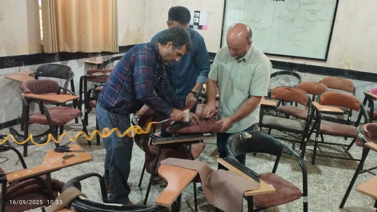 تعمیر صندلی دانش آموزان